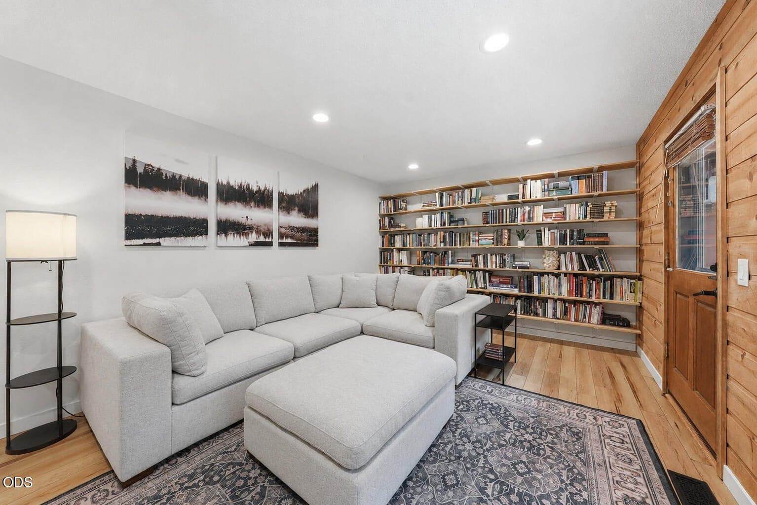 Photo of 2175 NE Kim Lane 13 of 46