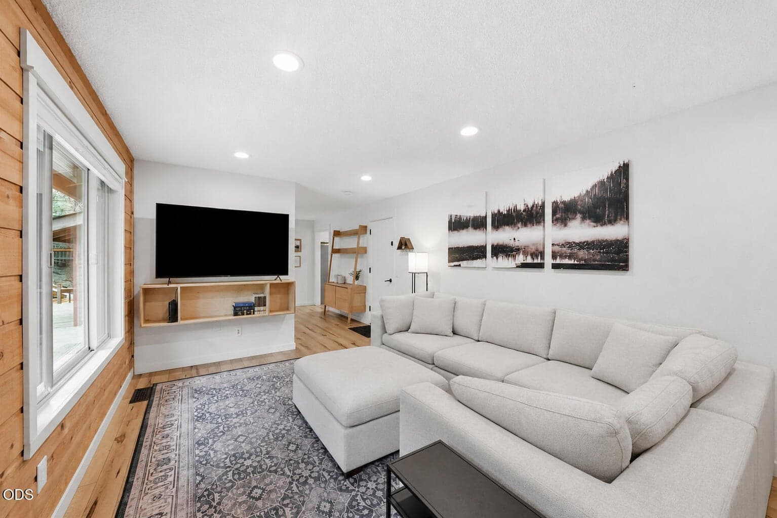 Photo of 2175 NE Kim Lane 14 of 46