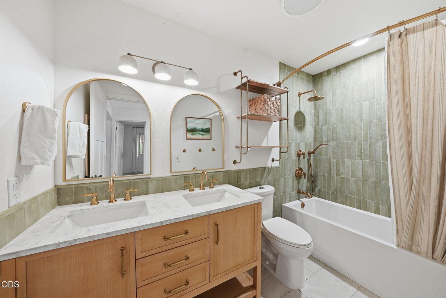 Photo of 2175 NE Kim Lane 22 of 46