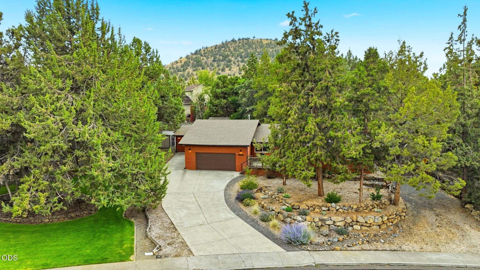 Photo of 2175 NE Kim Lane 40 of 46