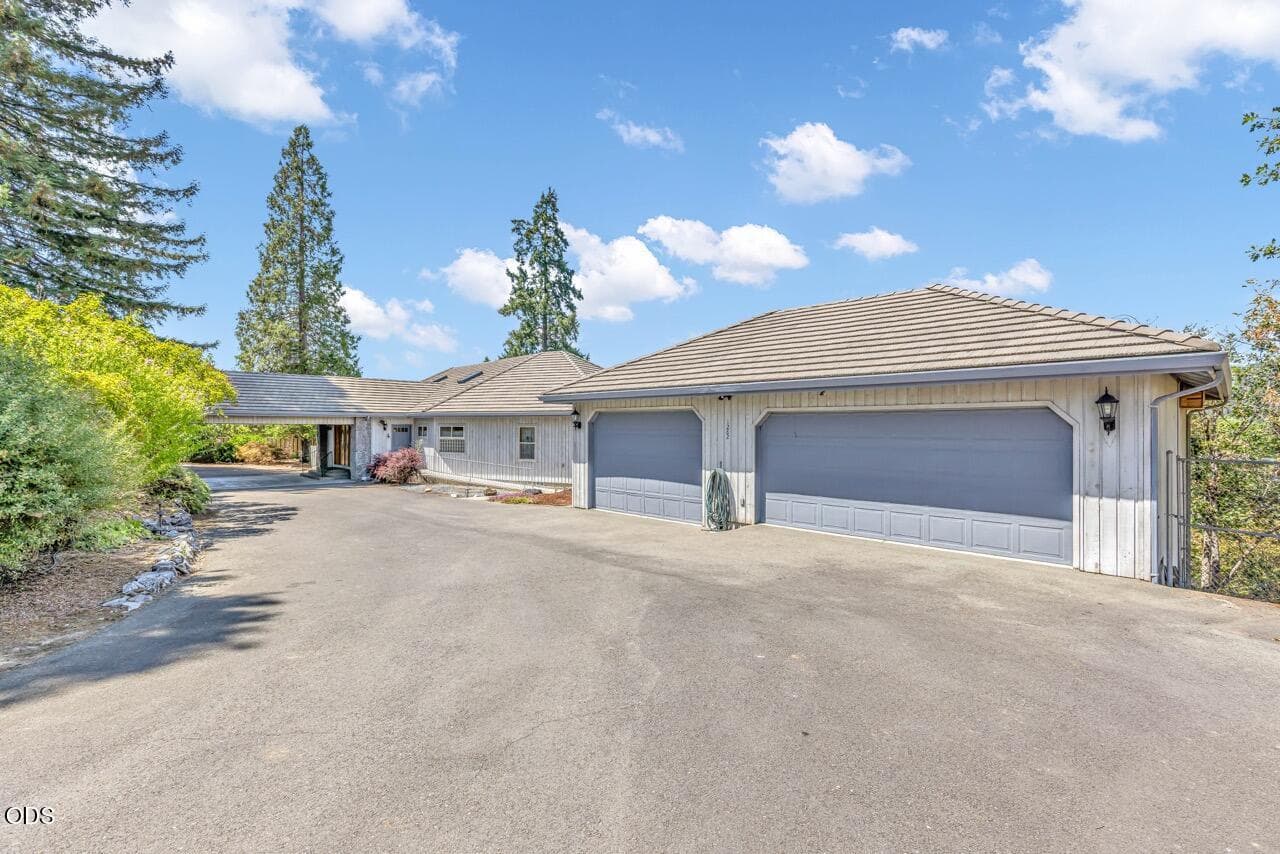 Photo of 1282 Shady Lane 2 of 65