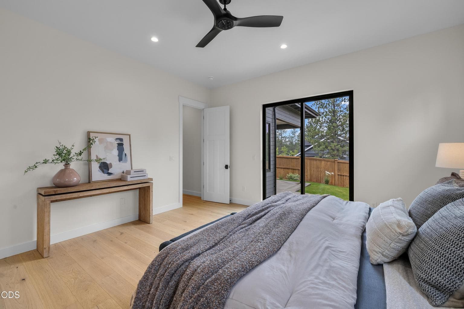 Photo of 62531 NW Woodsman Loop 21 of 58