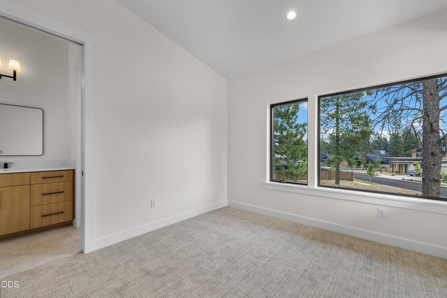Photo of 62531 NW Woodsman Loop 38 of 58