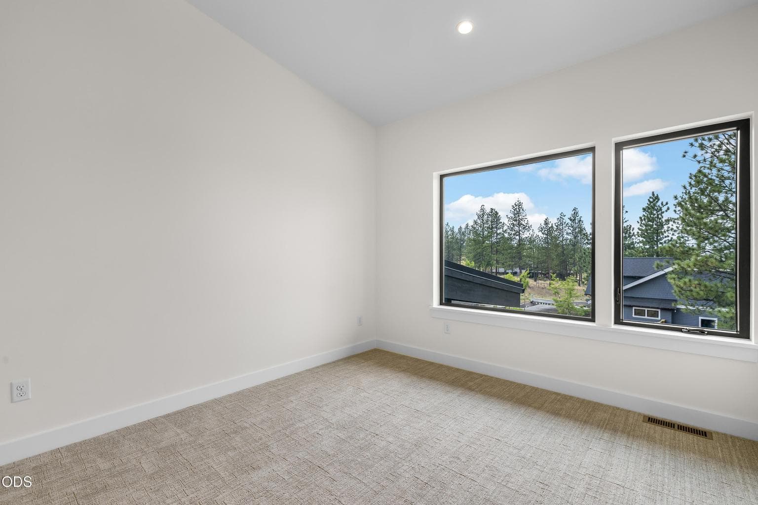 Photo of 62531 NW Woodsman Loop 40 of 58