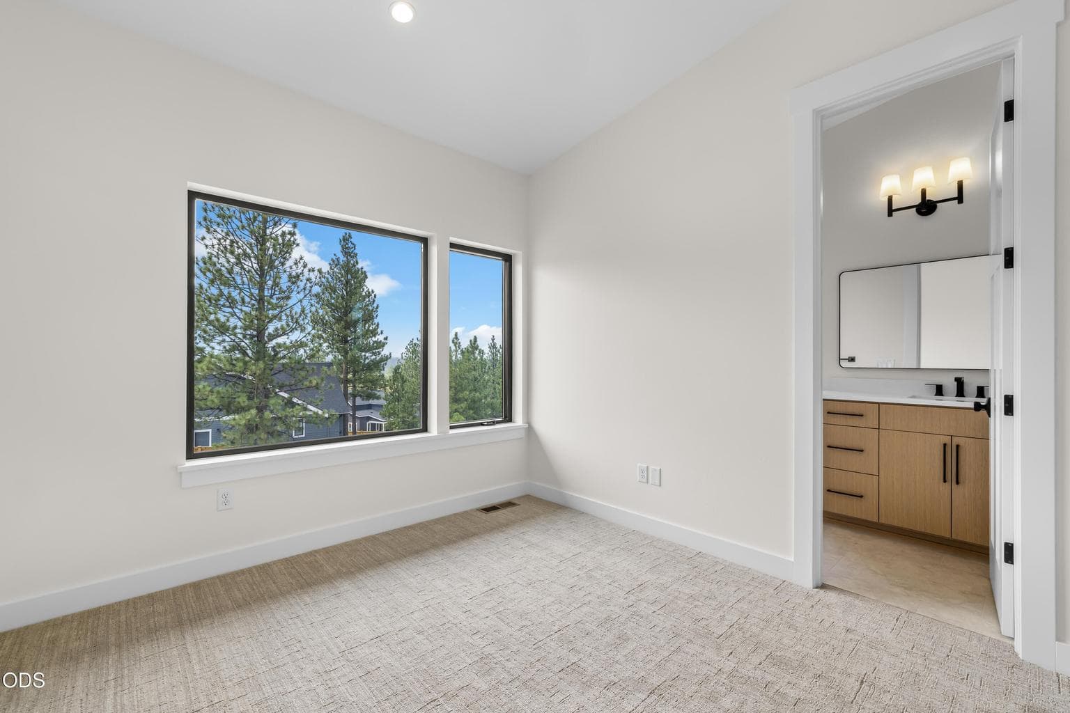 Photo of 62531 NW Woodsman Loop 42 of 58