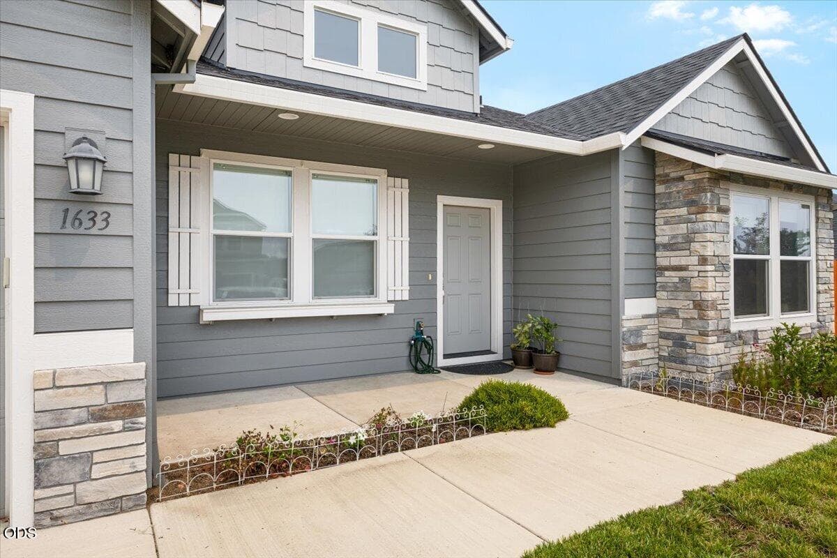 Photo of 1633 Dragon Tail Place 2 of 28