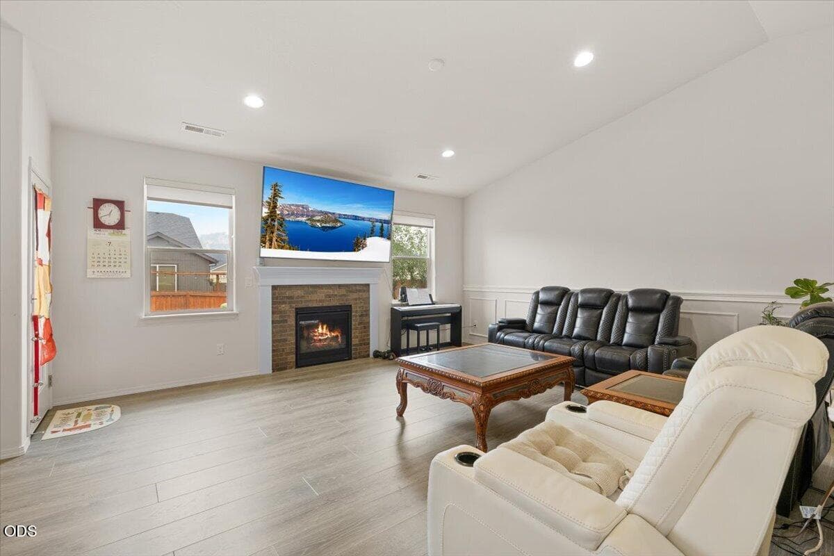 Photo of 1633 Dragon Tail Place 4 of 28