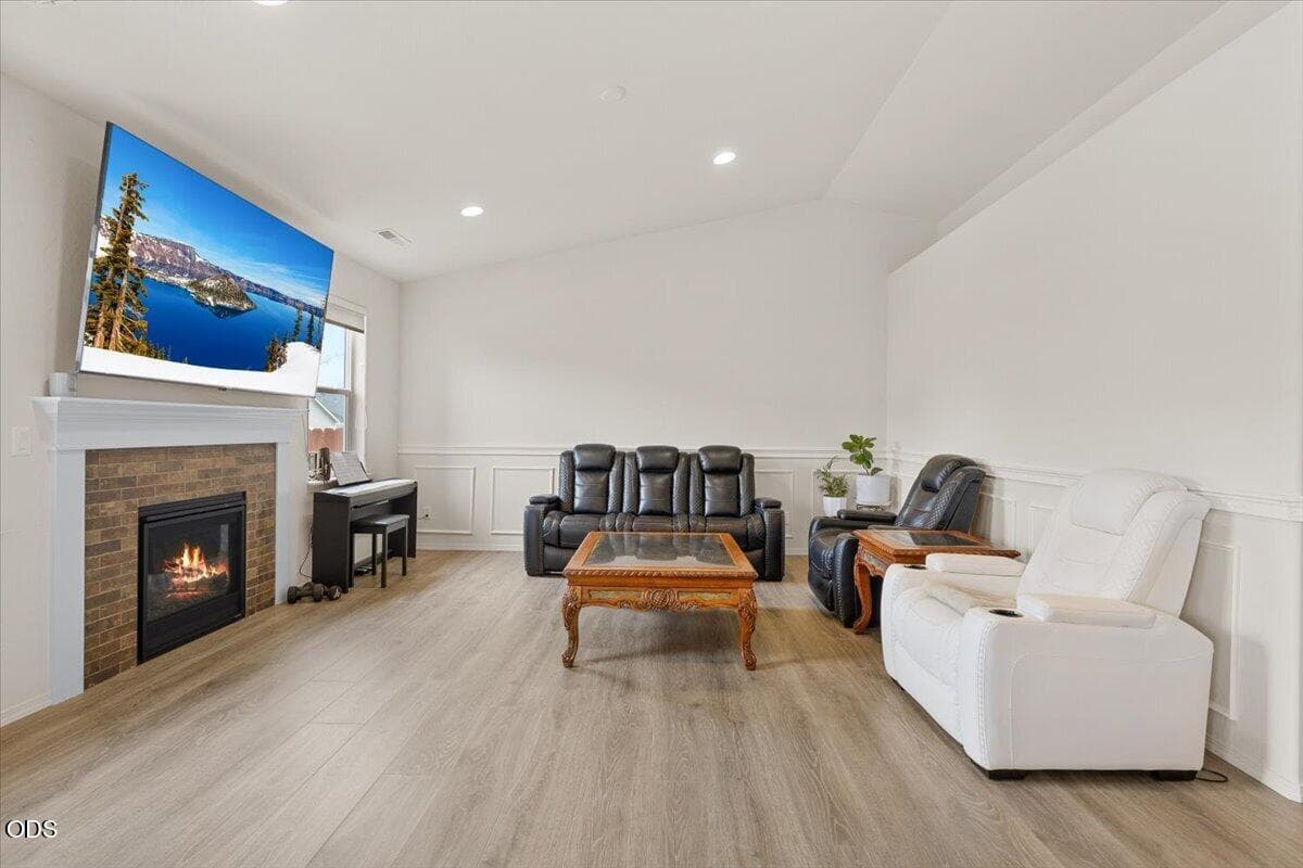 Photo of 1633 Dragon Tail Place 5 of 28