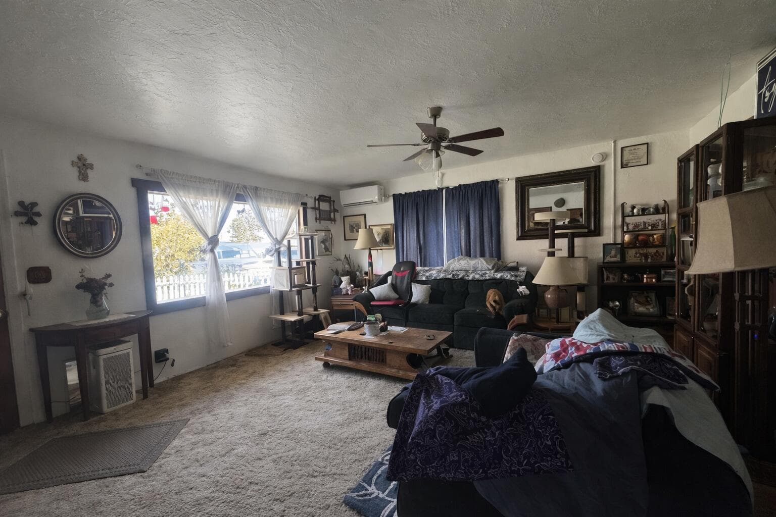 Photo of 1039 I Street 3 of 8
