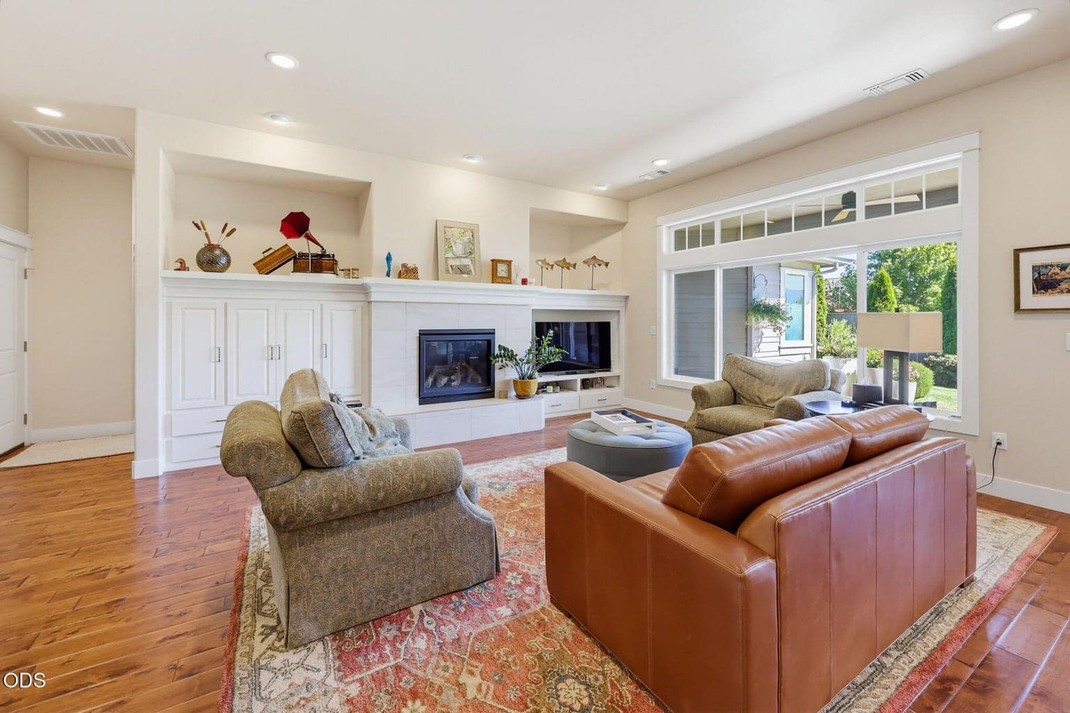 Photo of 4002 Crystal Springs Drive 5 of 38