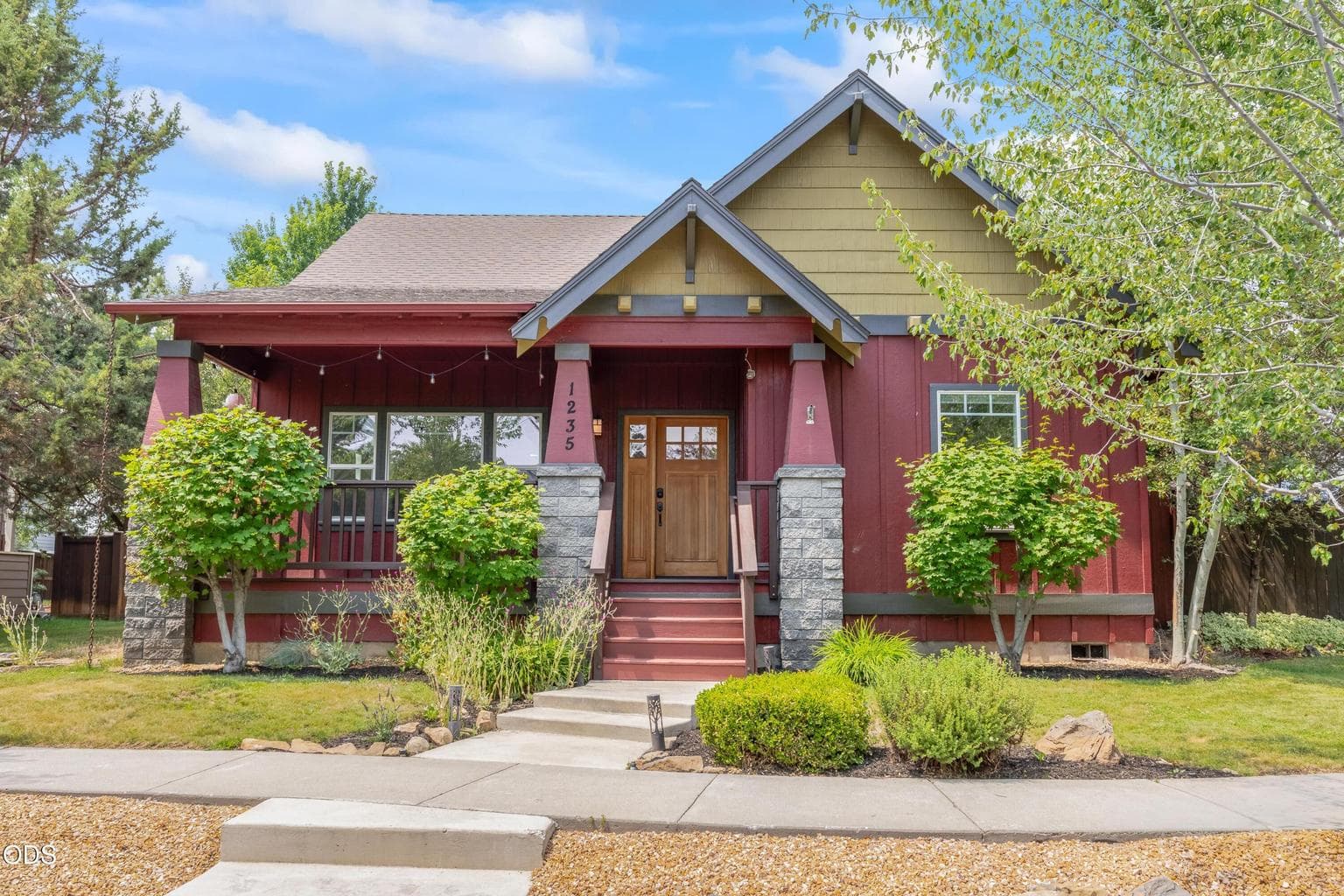 Photo of 1235 Fort Clatsop Street 2 of 34