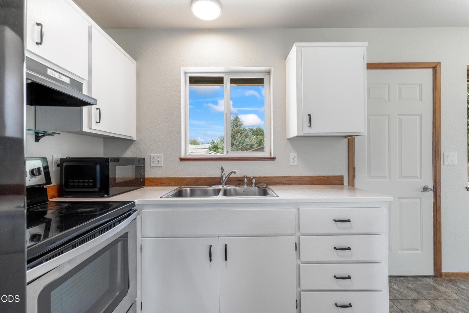 Photo of 2943 SW Pumice Place 8 of 24