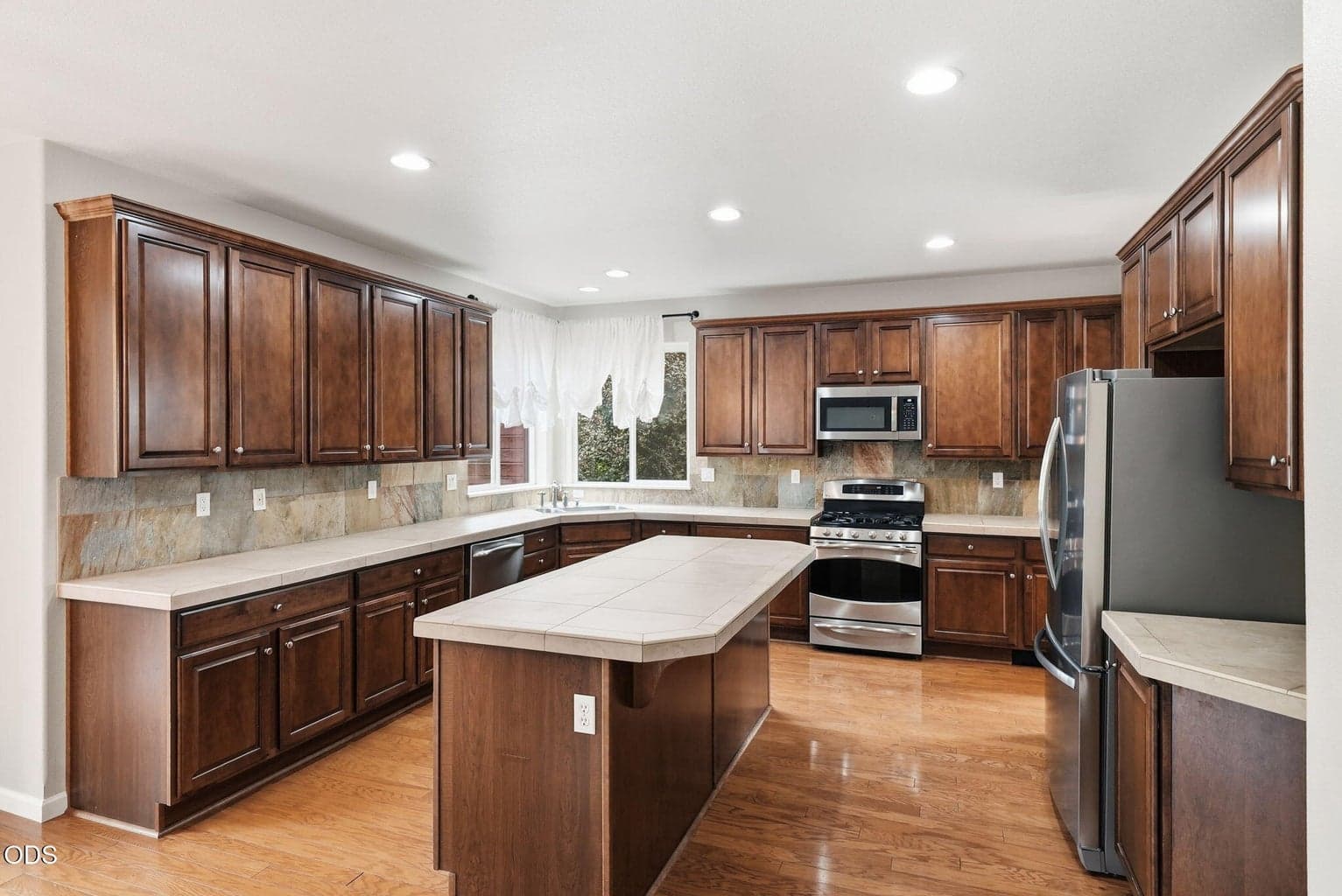 Photo of 2765 SW 49th Street 18 of 56