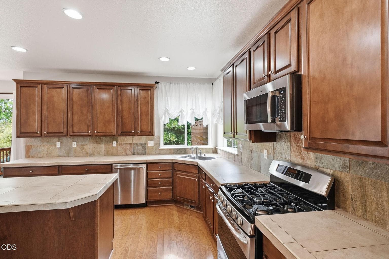 Photo of 2765 SW 49th Street 21 of 56