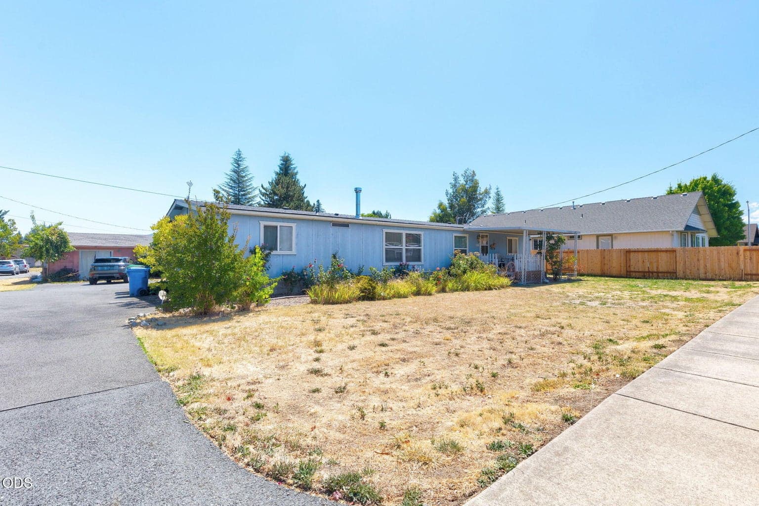1405 Willow Ln