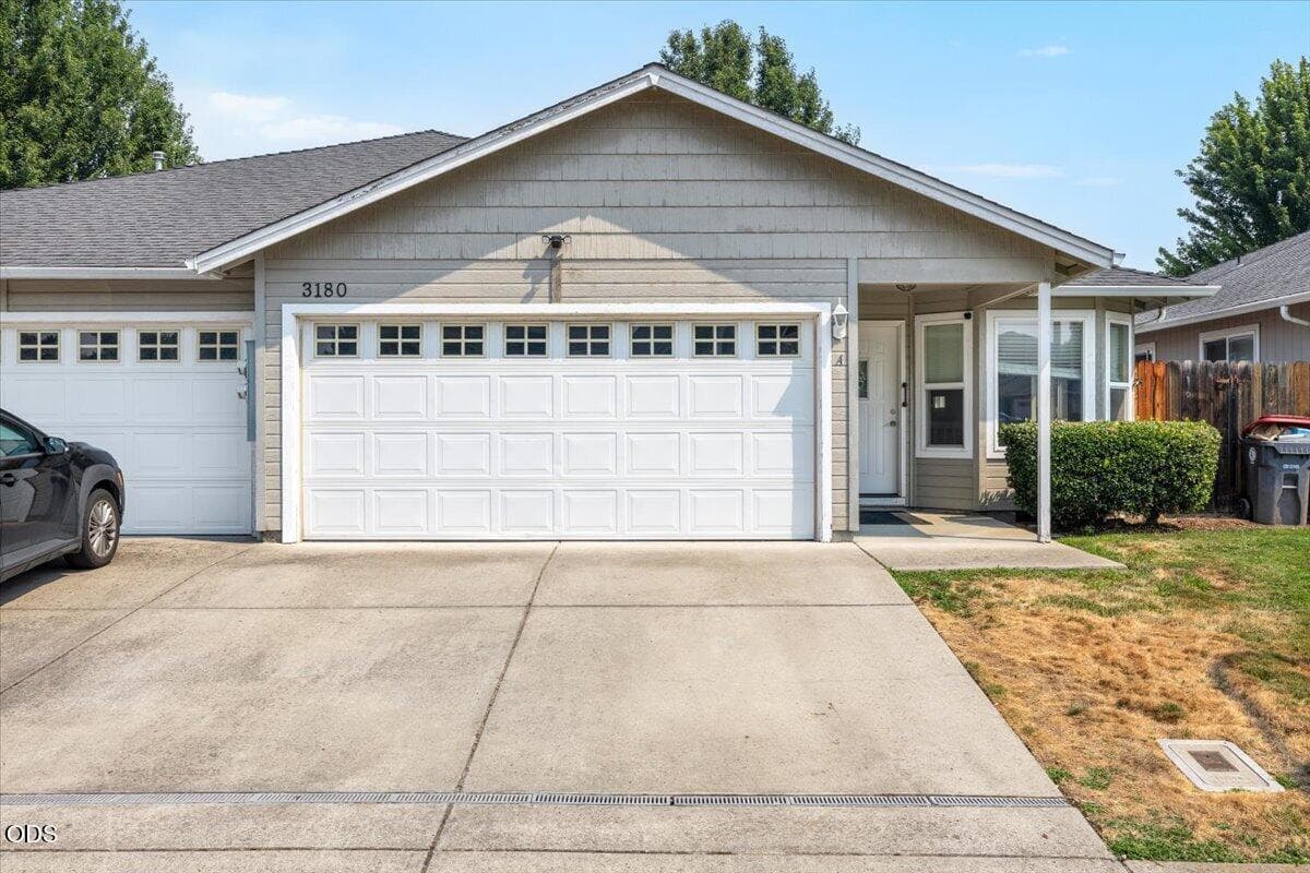 Photo of 3180 Forest Hills Drive 1 of 20