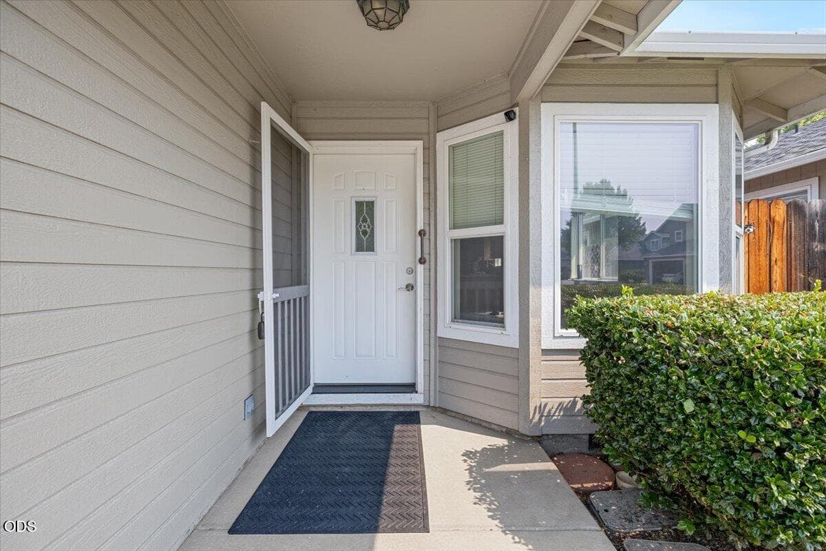 Photo of 3180 Forest Hills Drive 3 of 20
