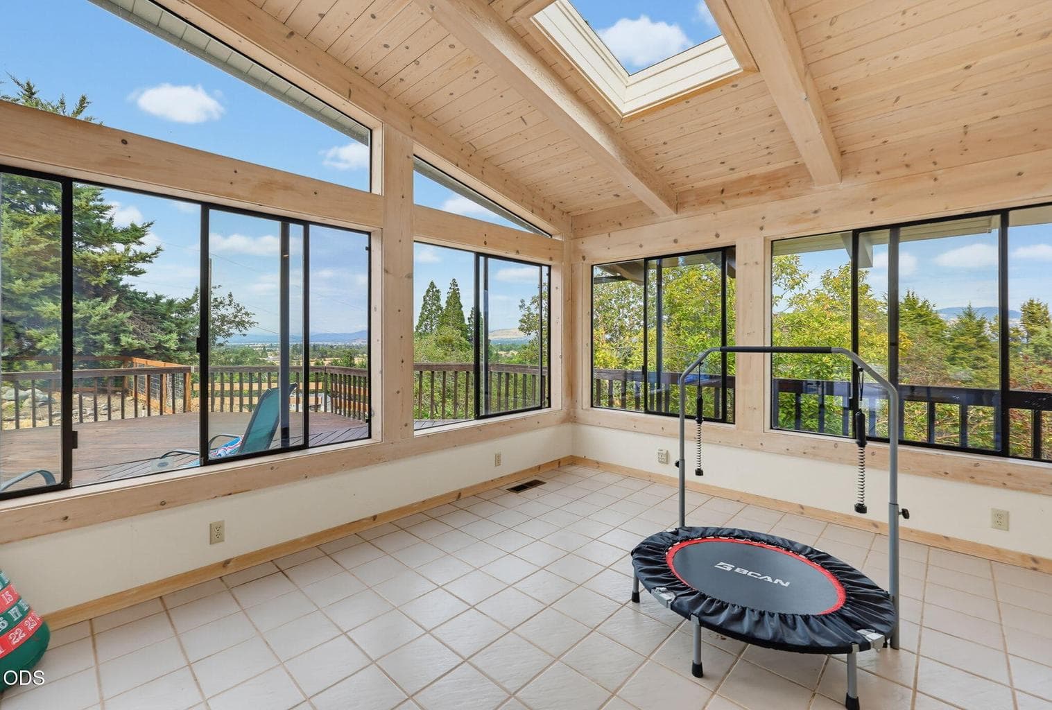 Photo of 2076 Jasmine Avenue 3 of 47