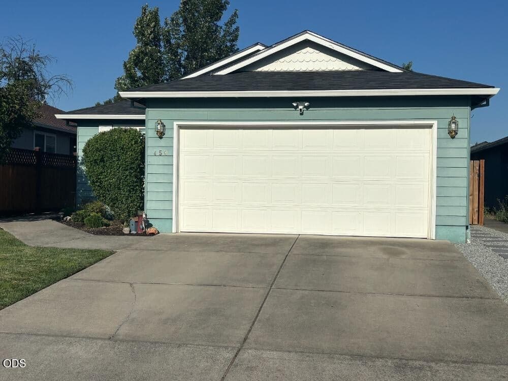 Photo of 450 Saint Clair Way 1 of 23