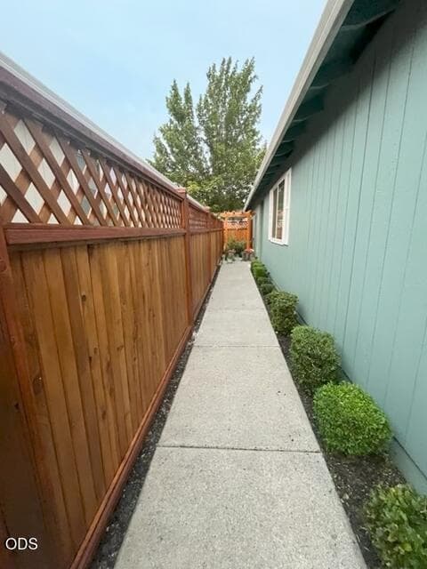 Photo of 450 Saint Clair Way 4 of 23