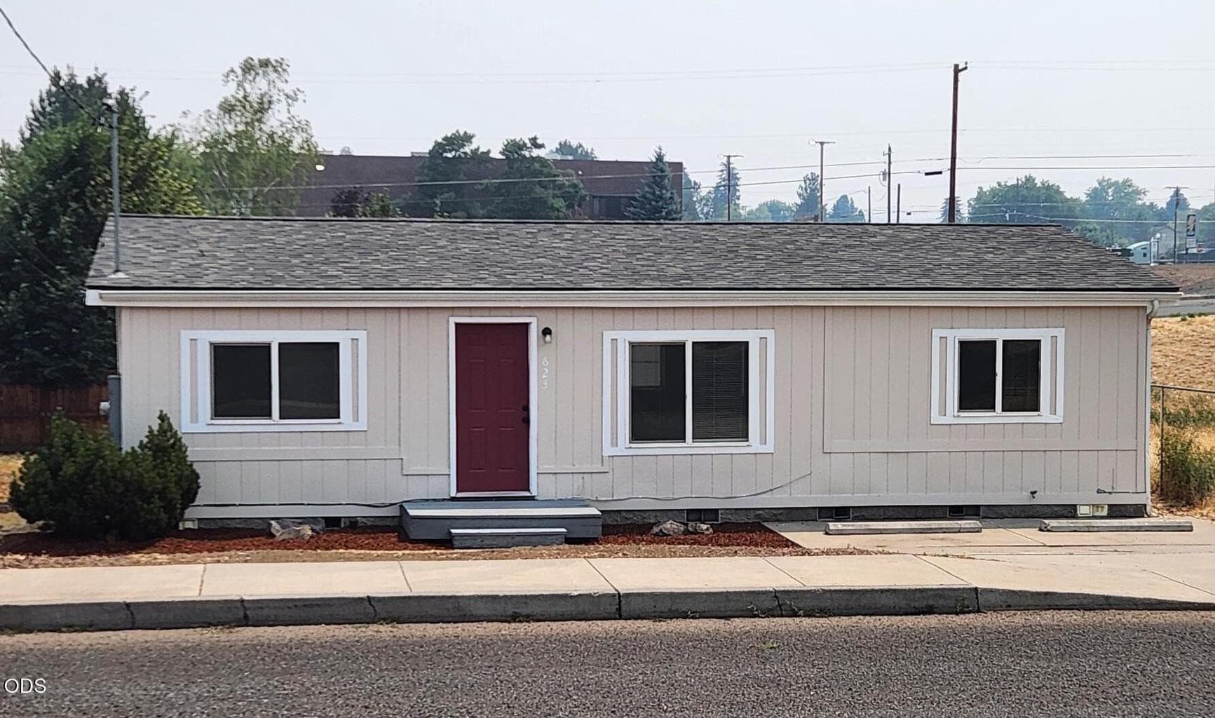 Photo of 623 2nd Street 1 of 18