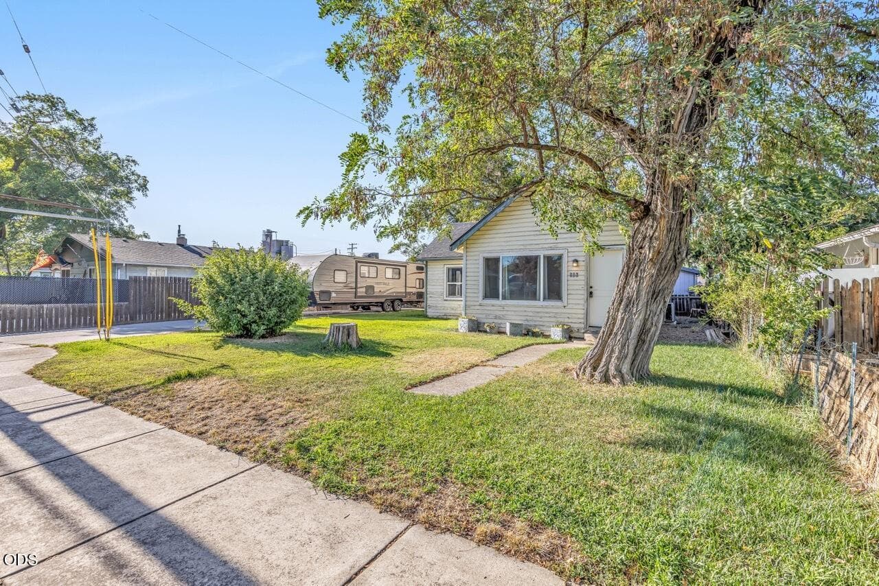 Photo of 506 Clark Street 1 of 23