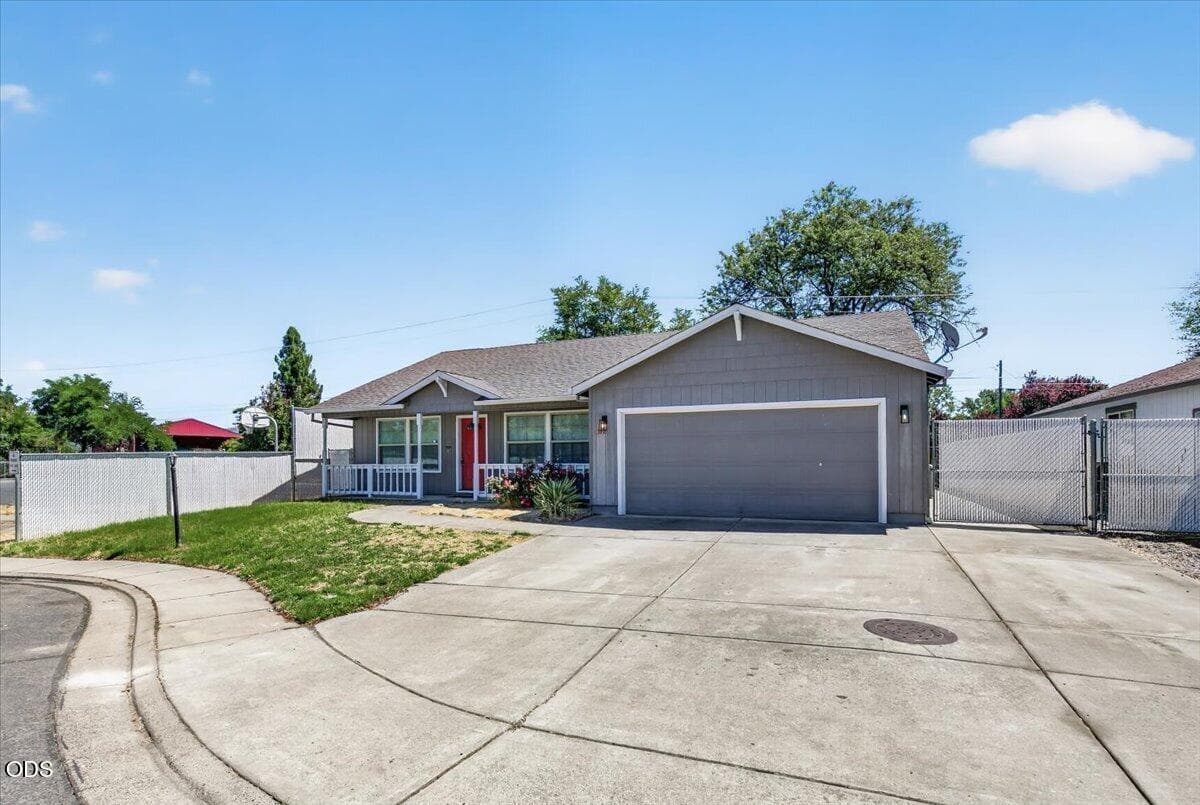 Photo of 372 Sandi Way 2 of 25