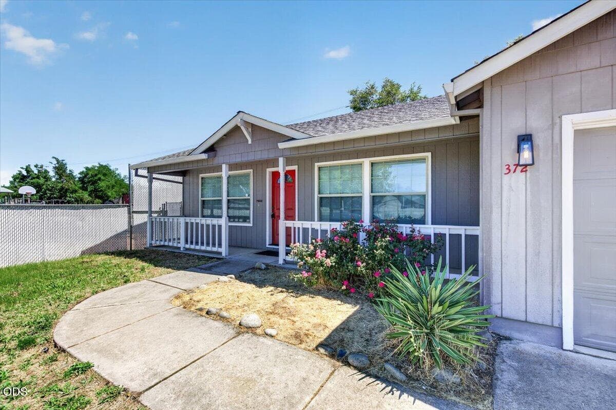 Photo of 372 Sandi Way 3 of 25