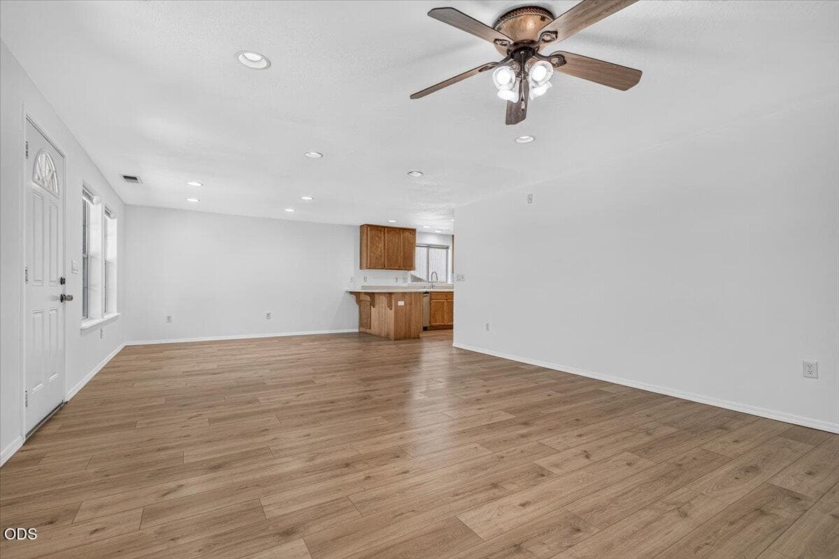 Photo of 372 Sandi Way 5 of 25