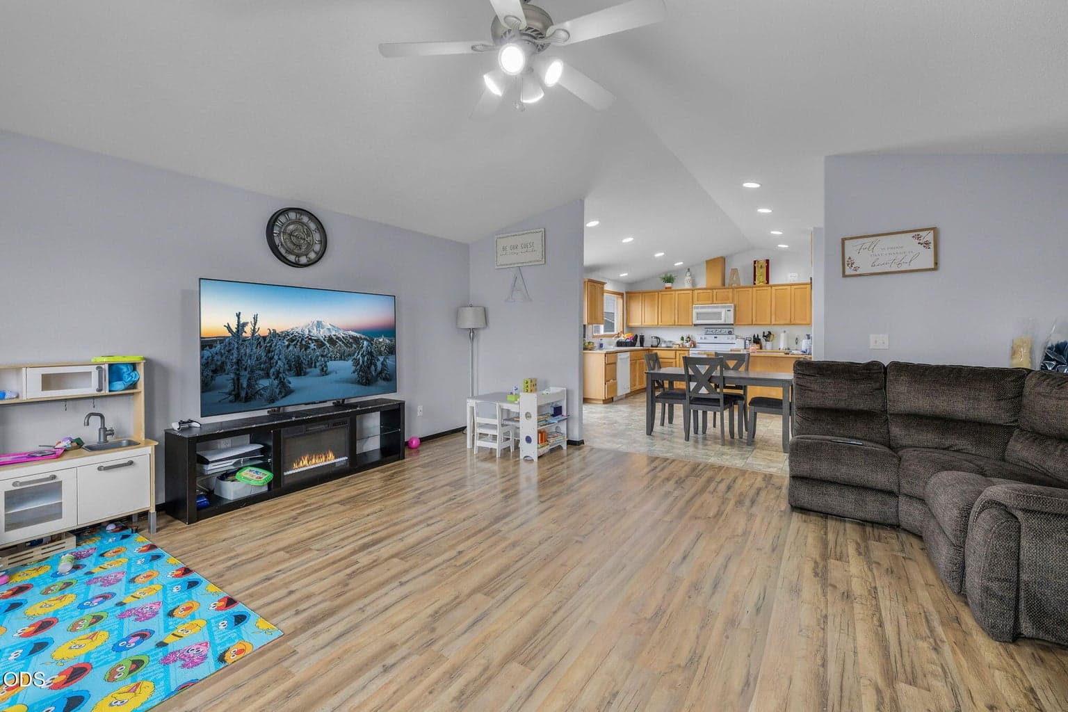 Photo of 317 Center Ridge Drive 3 of 19