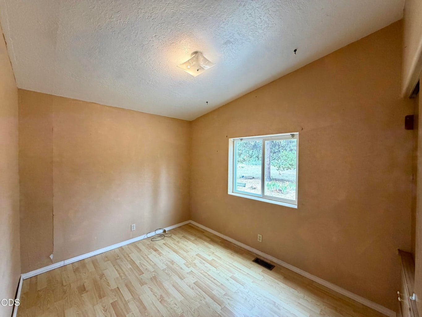Photo of 16364 Twin Drive 16 of 31