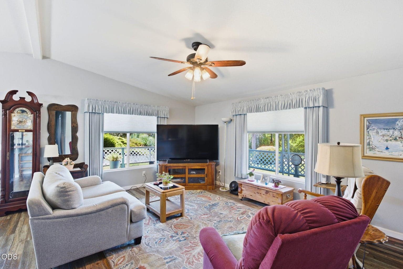 Photo of 411 Currie Lane 2 of 35