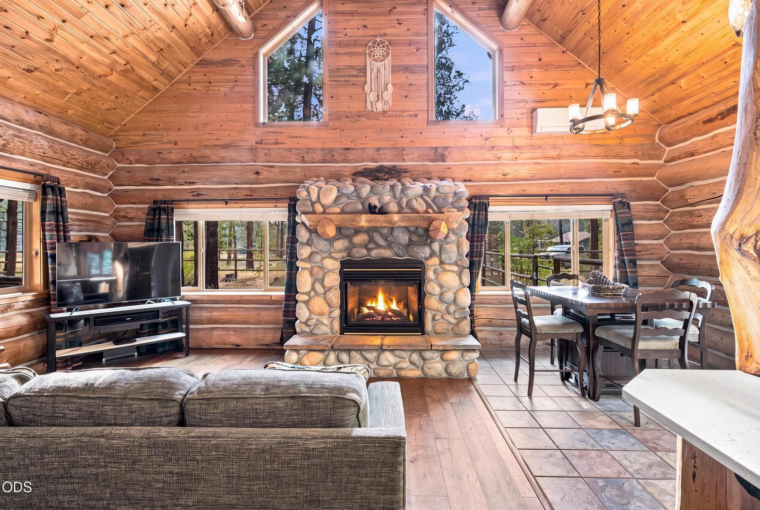 Photo of 16087 Lava Drive 5 of 44