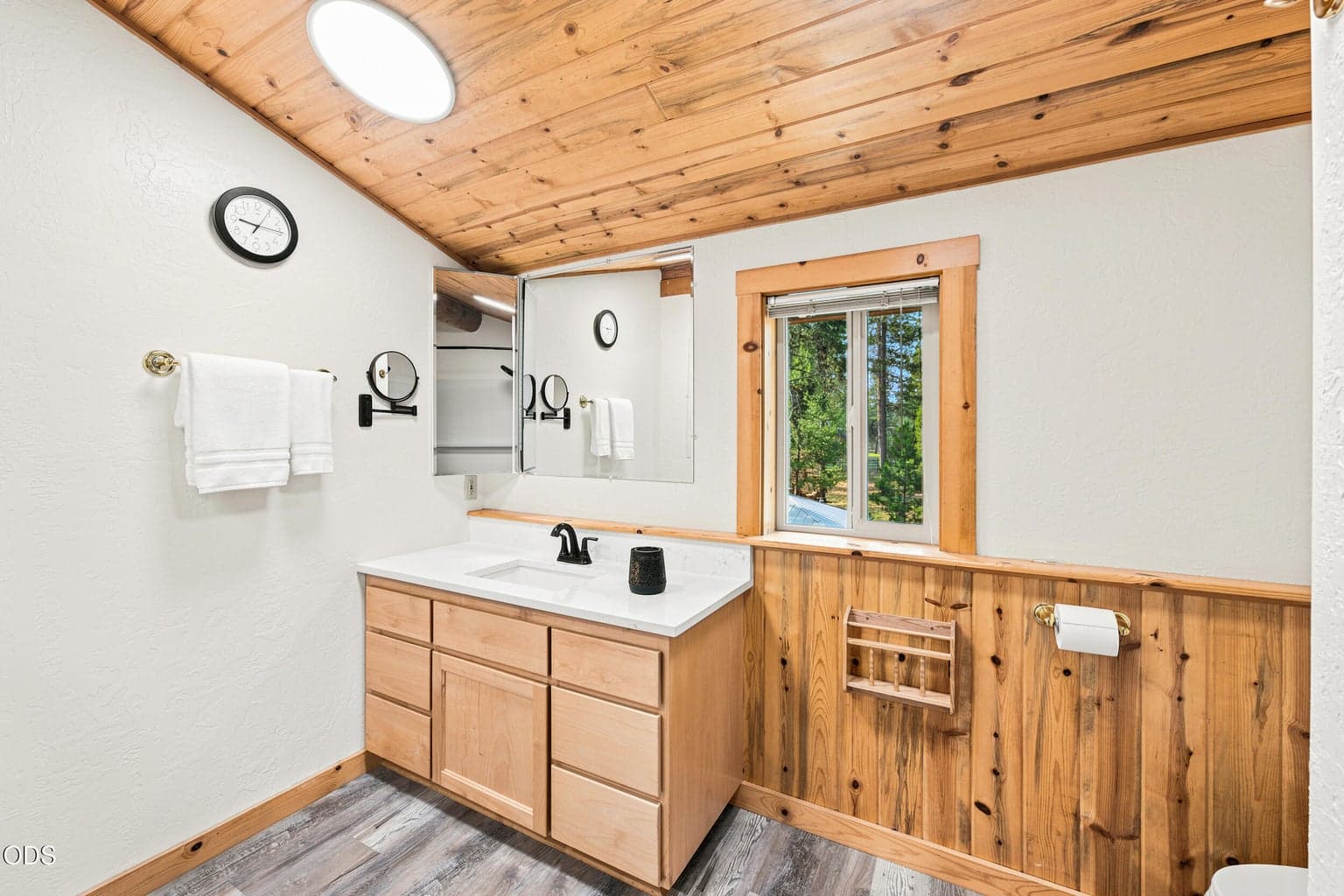 Photo of 16087 Lava Drive 21 of 44