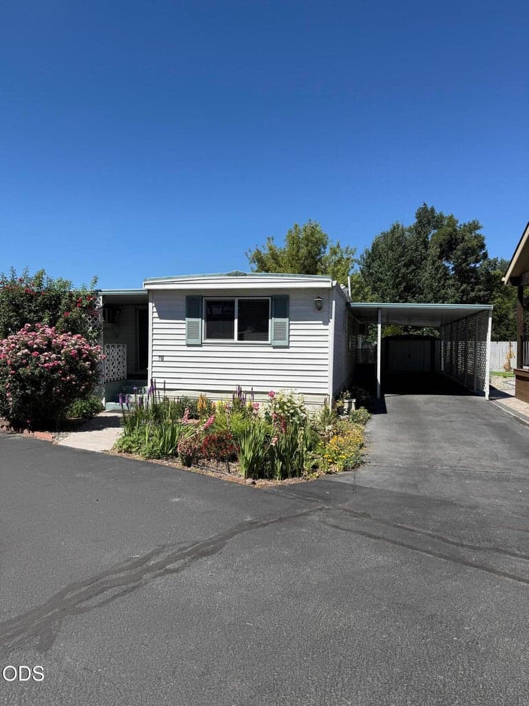 Photo of 3500 Summers Lane 1 of 22