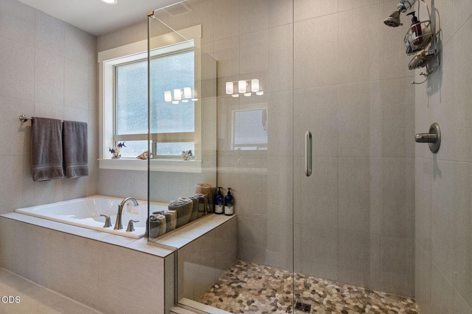 Photo of 2541 NW Pine Terrace Drive 13 of 22
