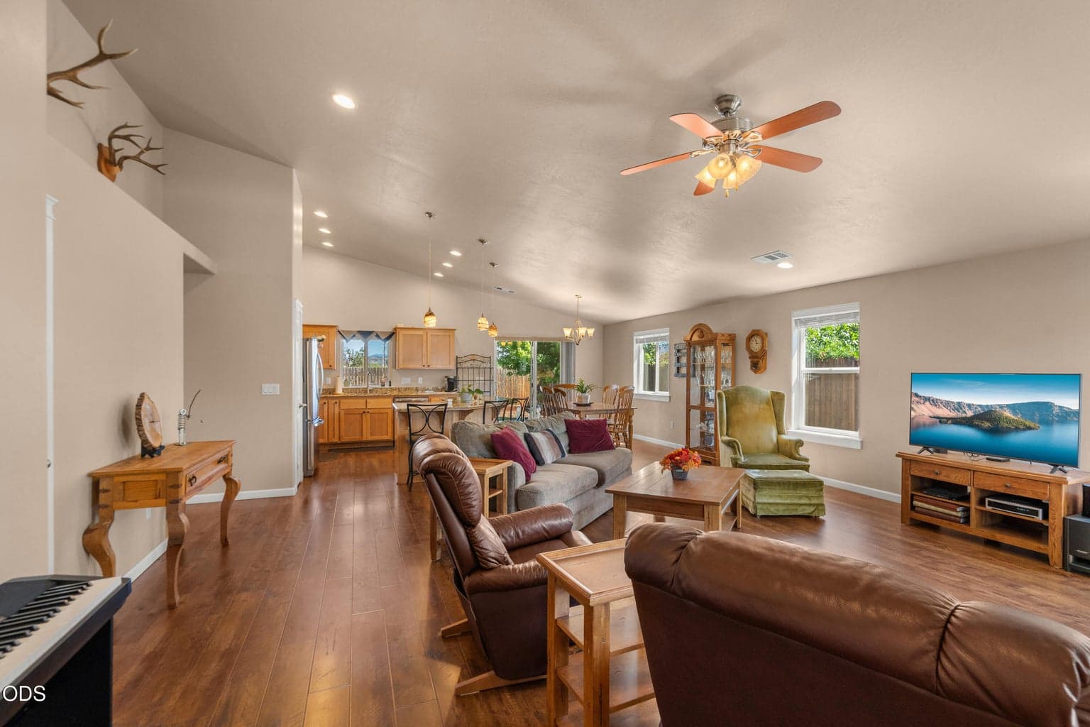 Photo of 128 Cedric Court 4 of 27