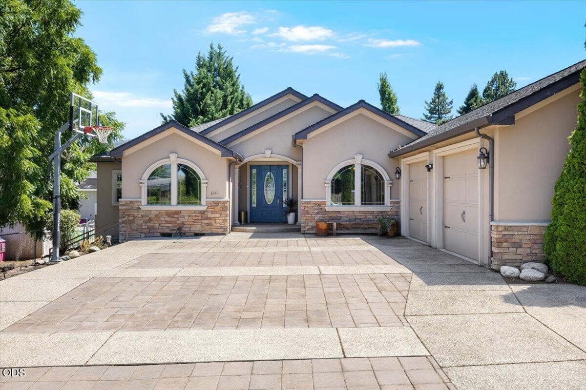 Photo of 2720 Montara Drive 1 of 27