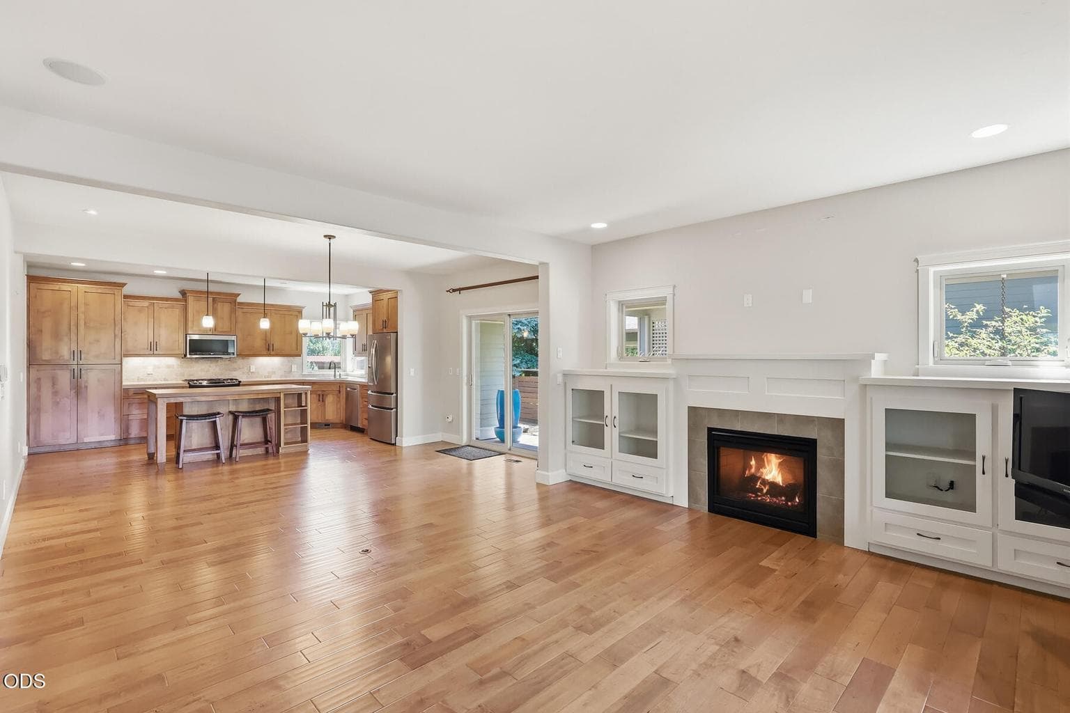 Photo of 810 NW John Fremont Street 10 of 61