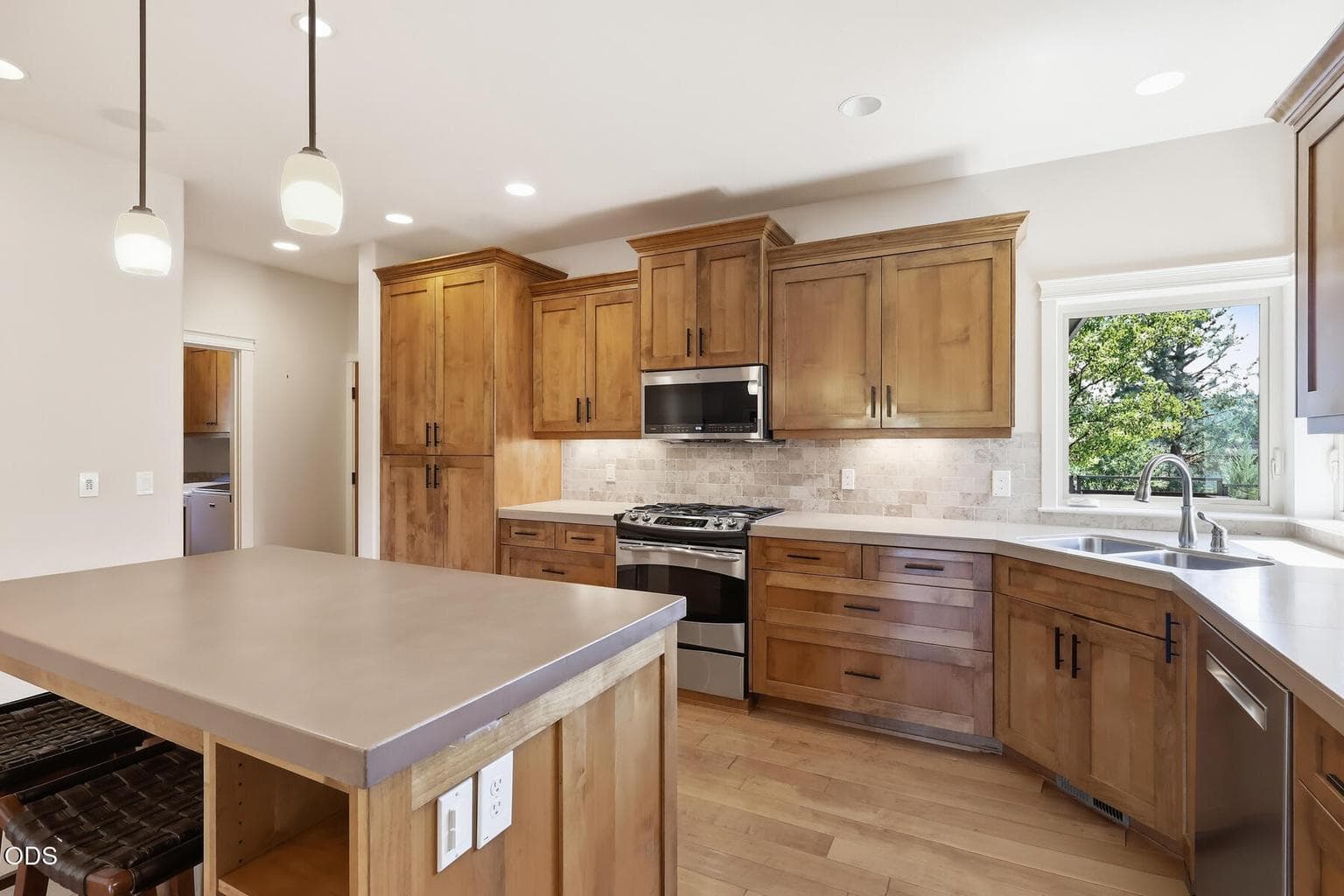 Photo of 810 NW John Fremont Street 17 of 61