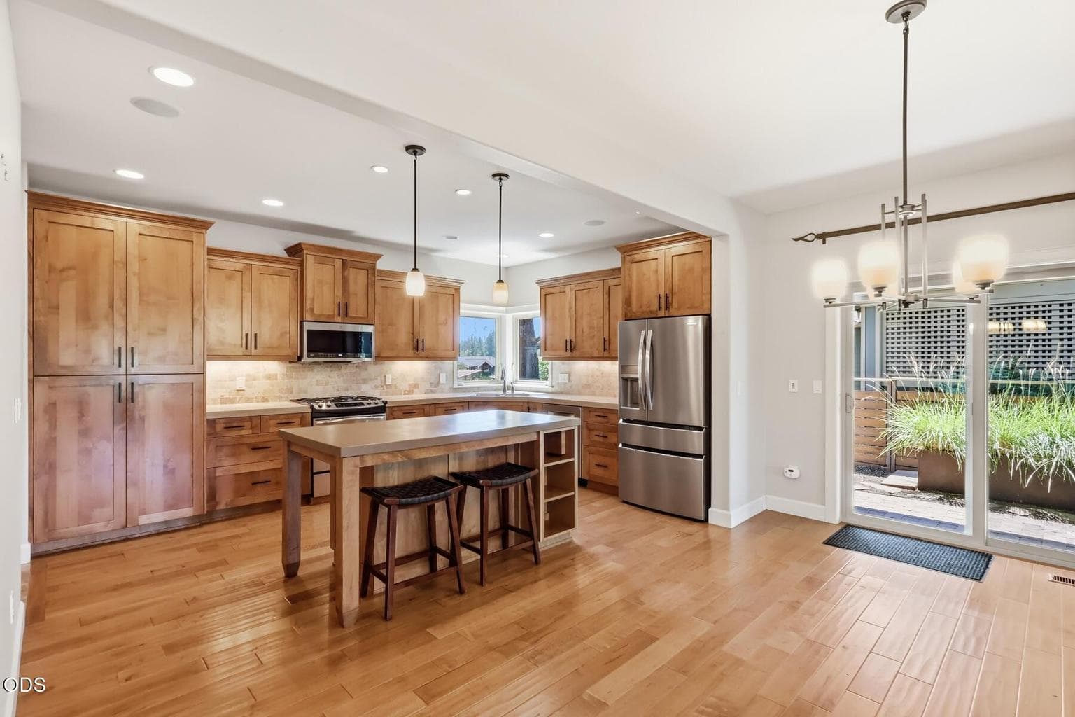 Photo of 810 NW John Fremont Street 19 of 61