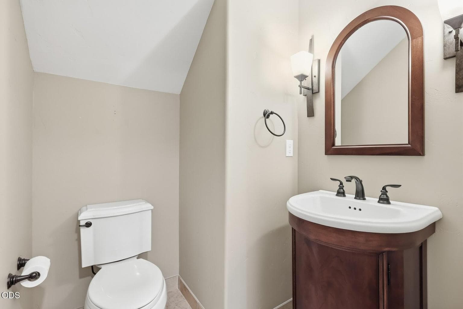 Photo of 810 NW John Fremont Street 25 of 61