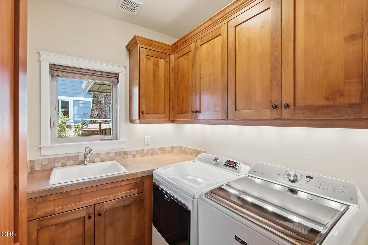 Photo of 810 NW John Fremont Street 41 of 61