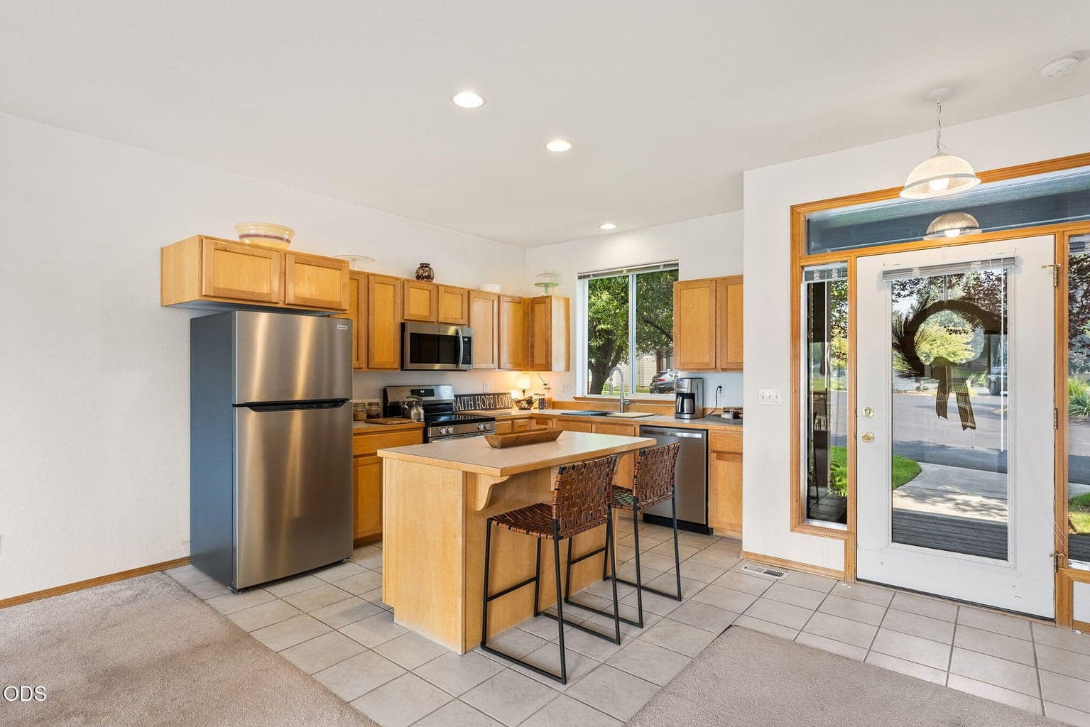Photo of 1141 Golden Pheasant Drive 3 of 27