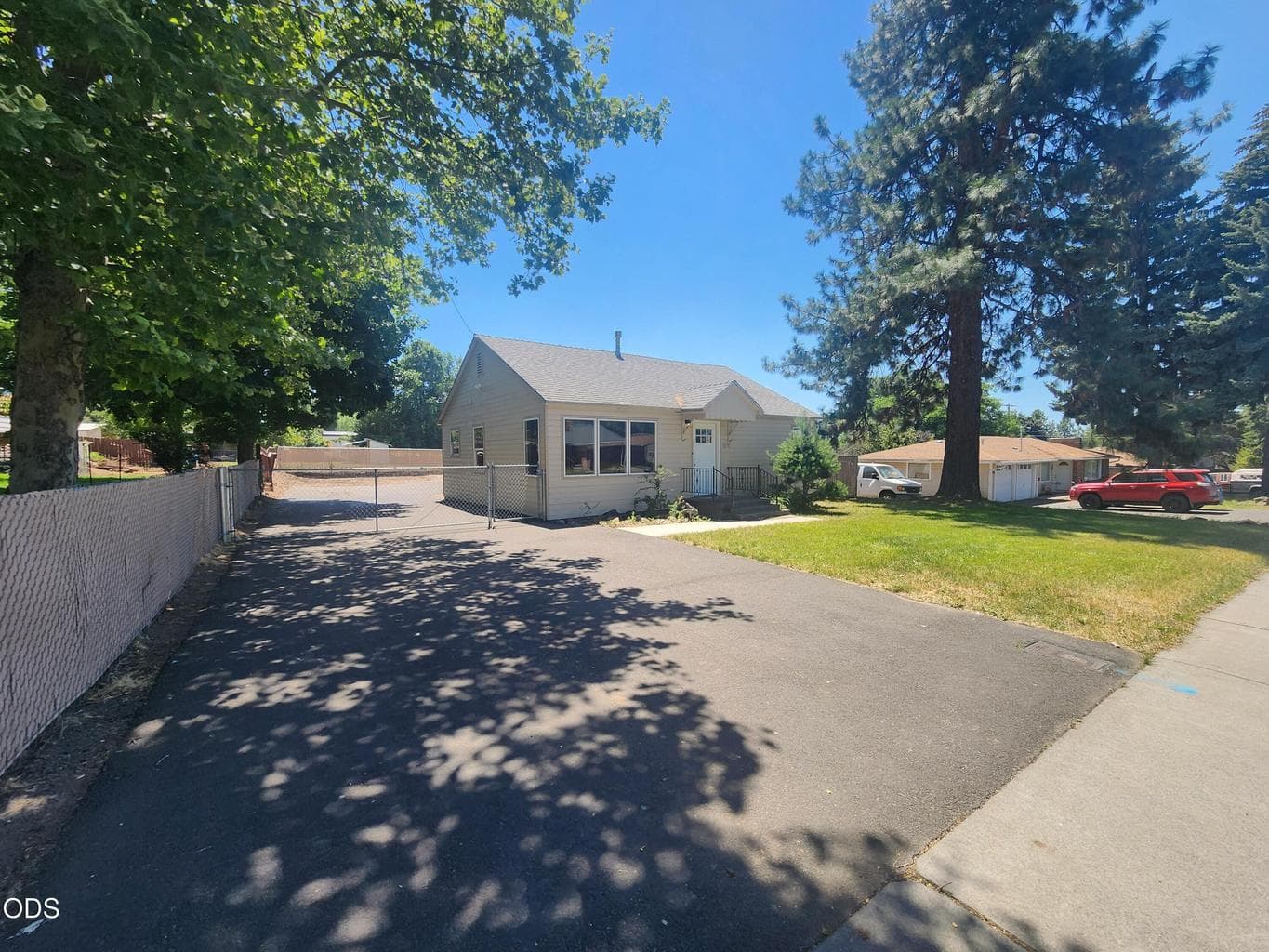 Photo of 5038 Shasta Way 3 of 31