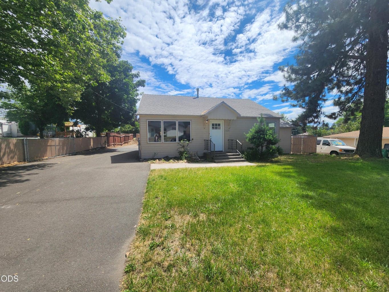 Photo of 5038 Shasta Way 2 of 31