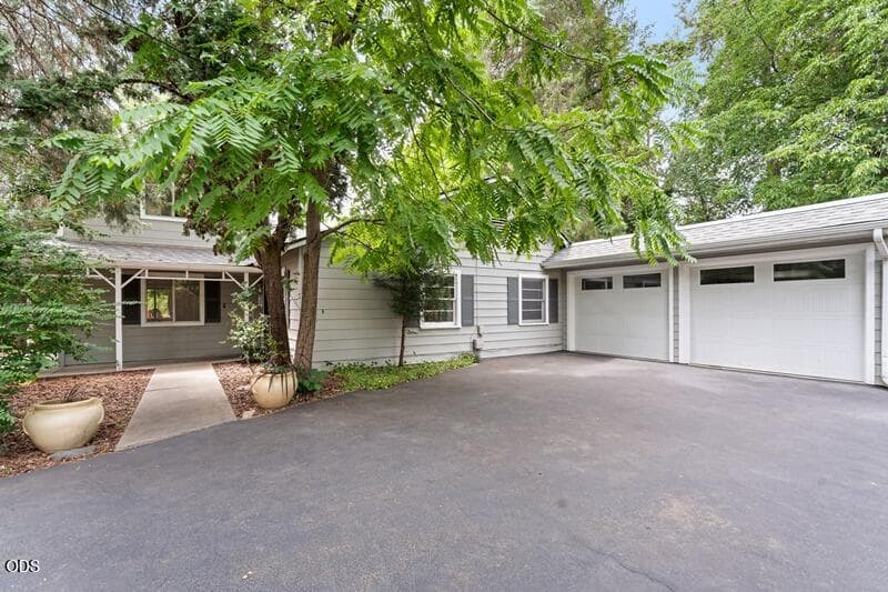 Photo of 415 Berglund Street 2 of 29