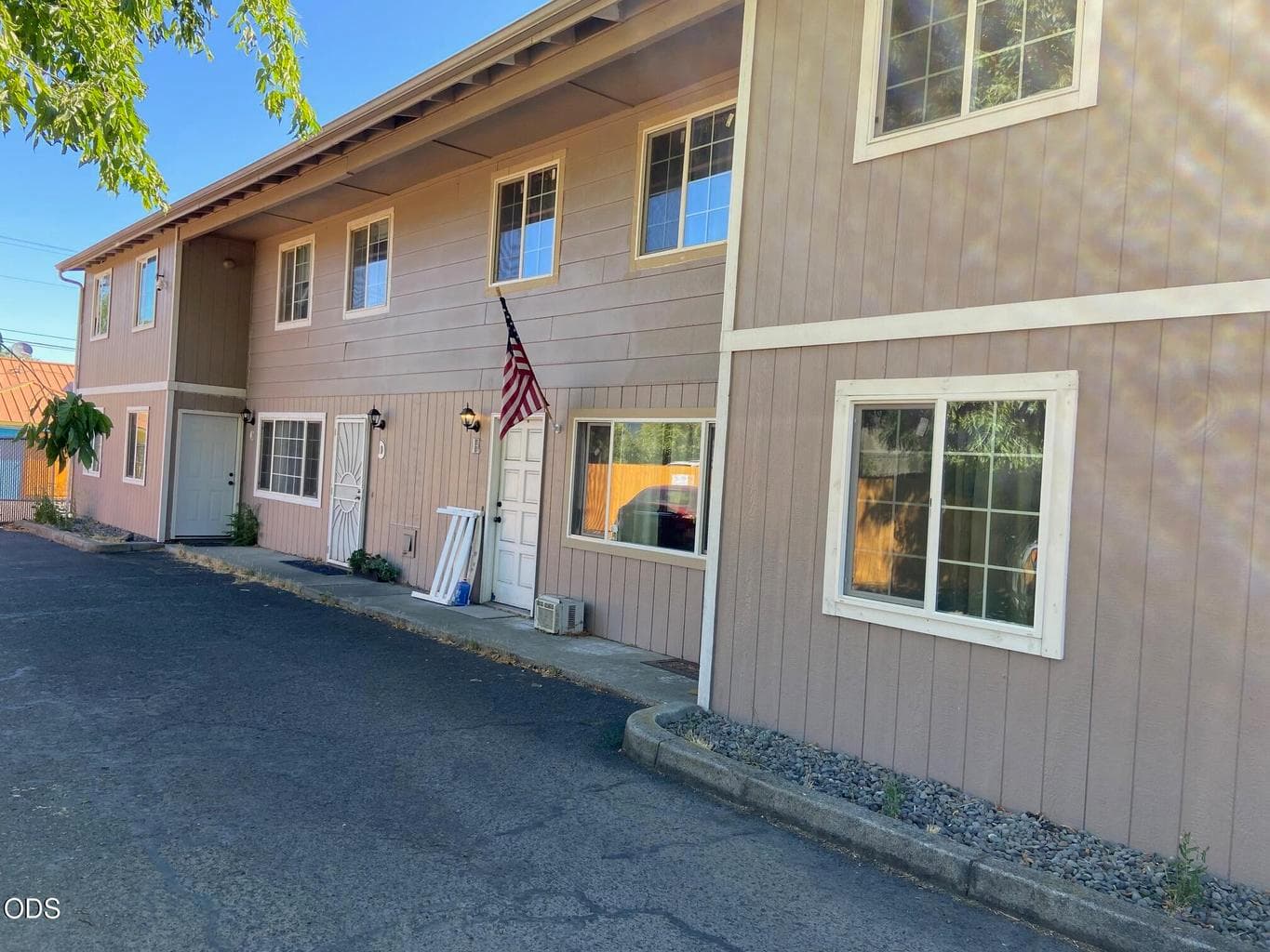 Photo of 1215 Main Street 2 of 14