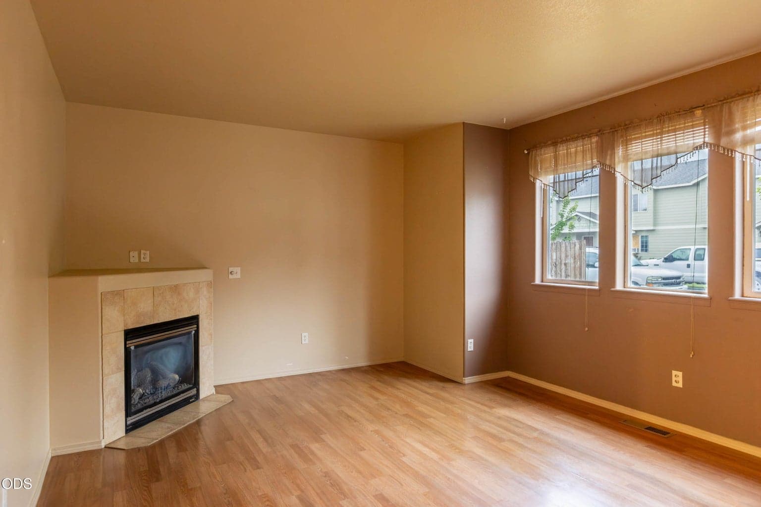 Photo of 374 25th Street 4 of 41