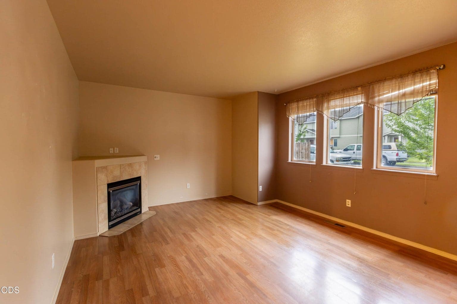 Photo of 374 25th Street 5 of 41